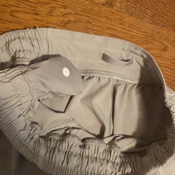 Lululemon Hotty Hot Short II 2.5” - Picture 4 of 4